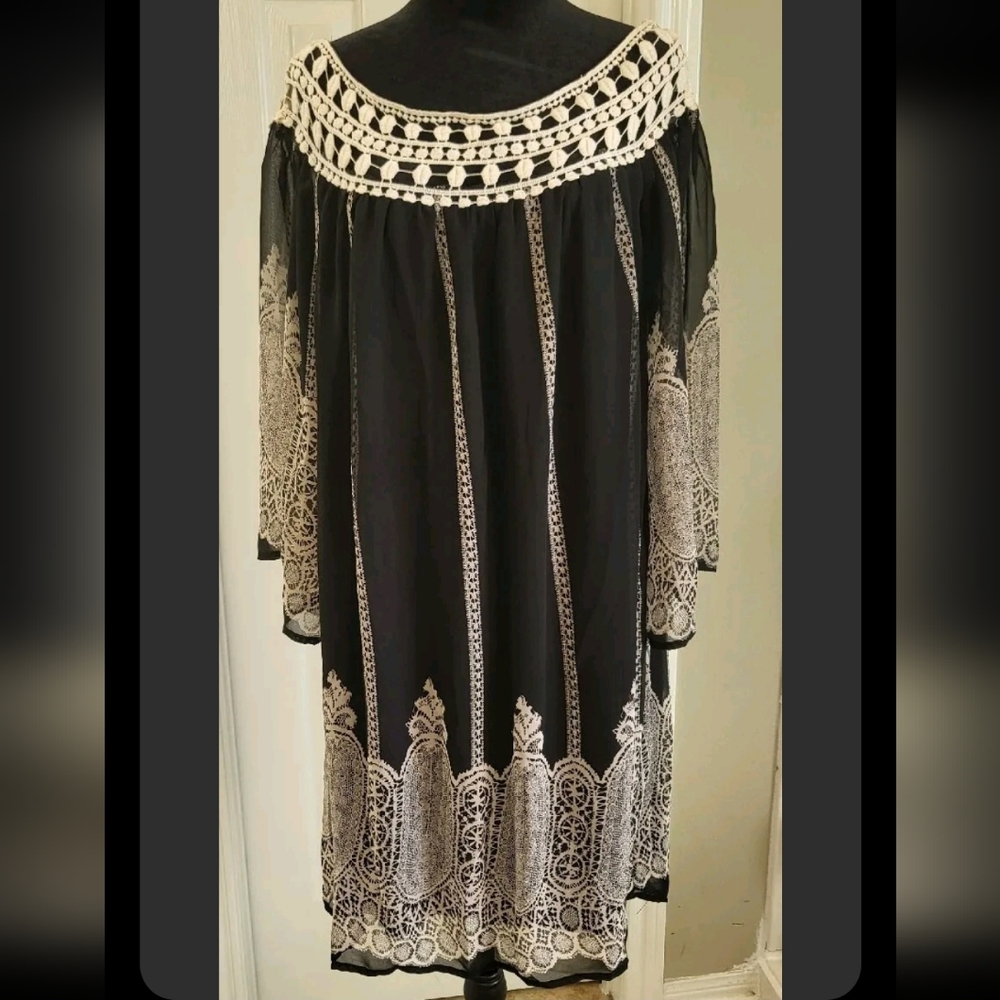 Entro Black with Tan/Cream Dress/Top Size Large
